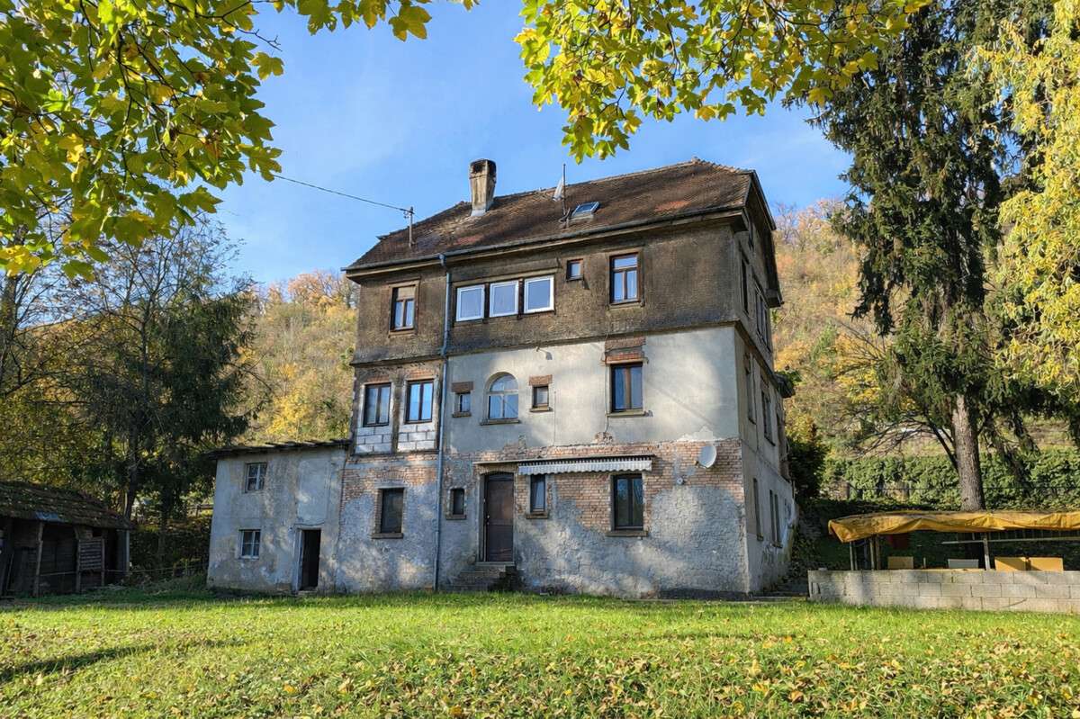 Thumbnail-Haus zum Kaufen in Mühlacker Enzberg 297.000,00 € 228 m²