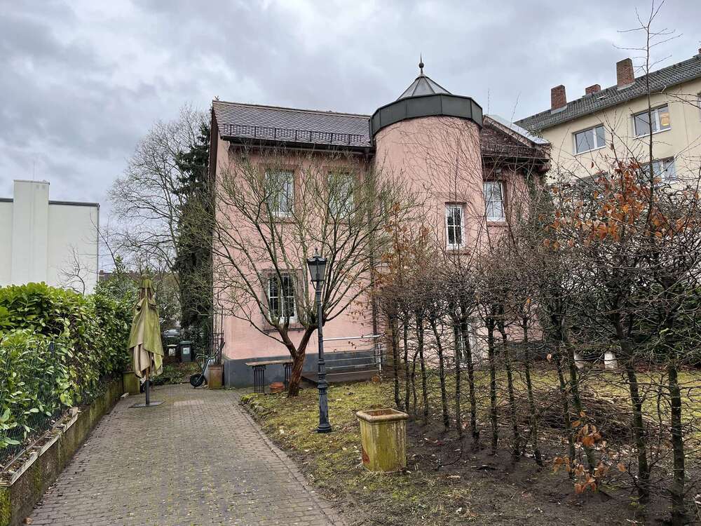 Thumbnail-Haus zum Kaufen in Frankfurt am Main 950.000,00 € 140 m²