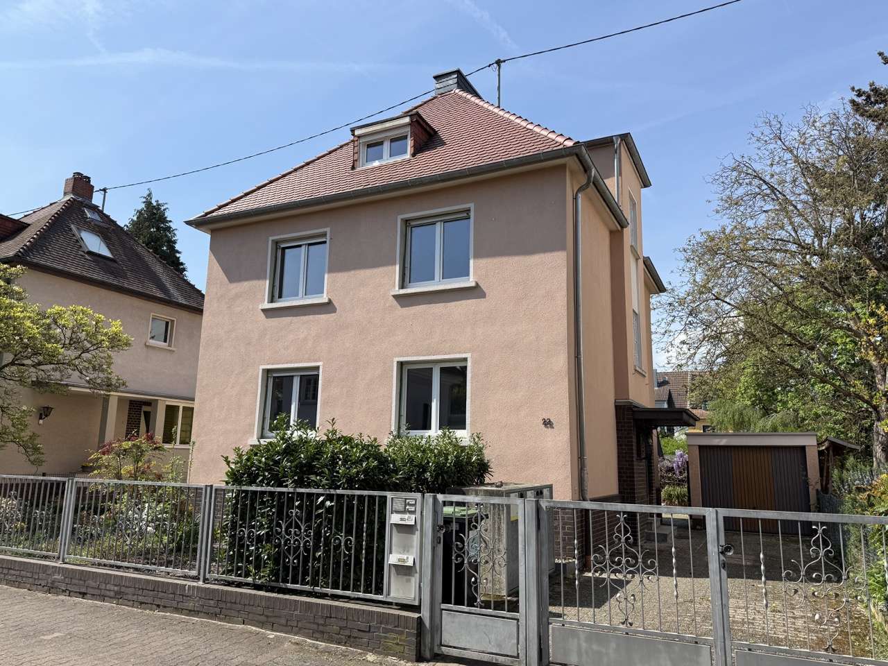 Thumbnail-Haus zum Kaufen in Frankfurt 1.020.000,00 € 152 m²