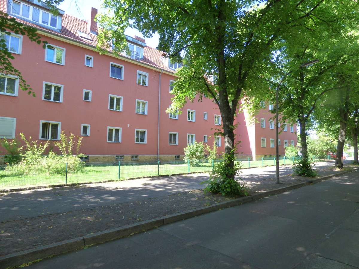 Thumbnail-Wohnung zum Kaufen in Berlin-Reinickendorf 109.000,00 € 34.31 m²