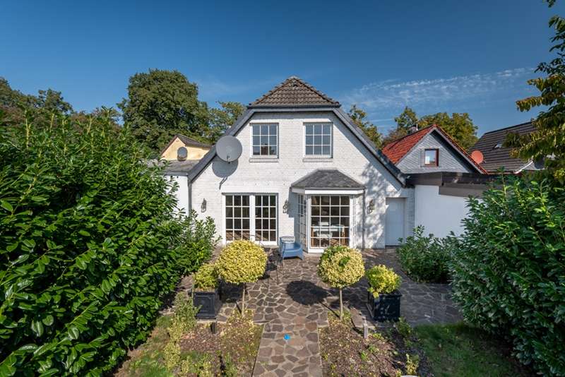 Thumbnail-Haus zum Mieten in Uetersen 1.900,00 € 132.03 m²