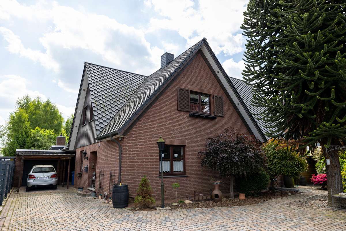 Thumbnail-Haus zum Kaufen in Delmenhorst 397.000,00 € 275 m²