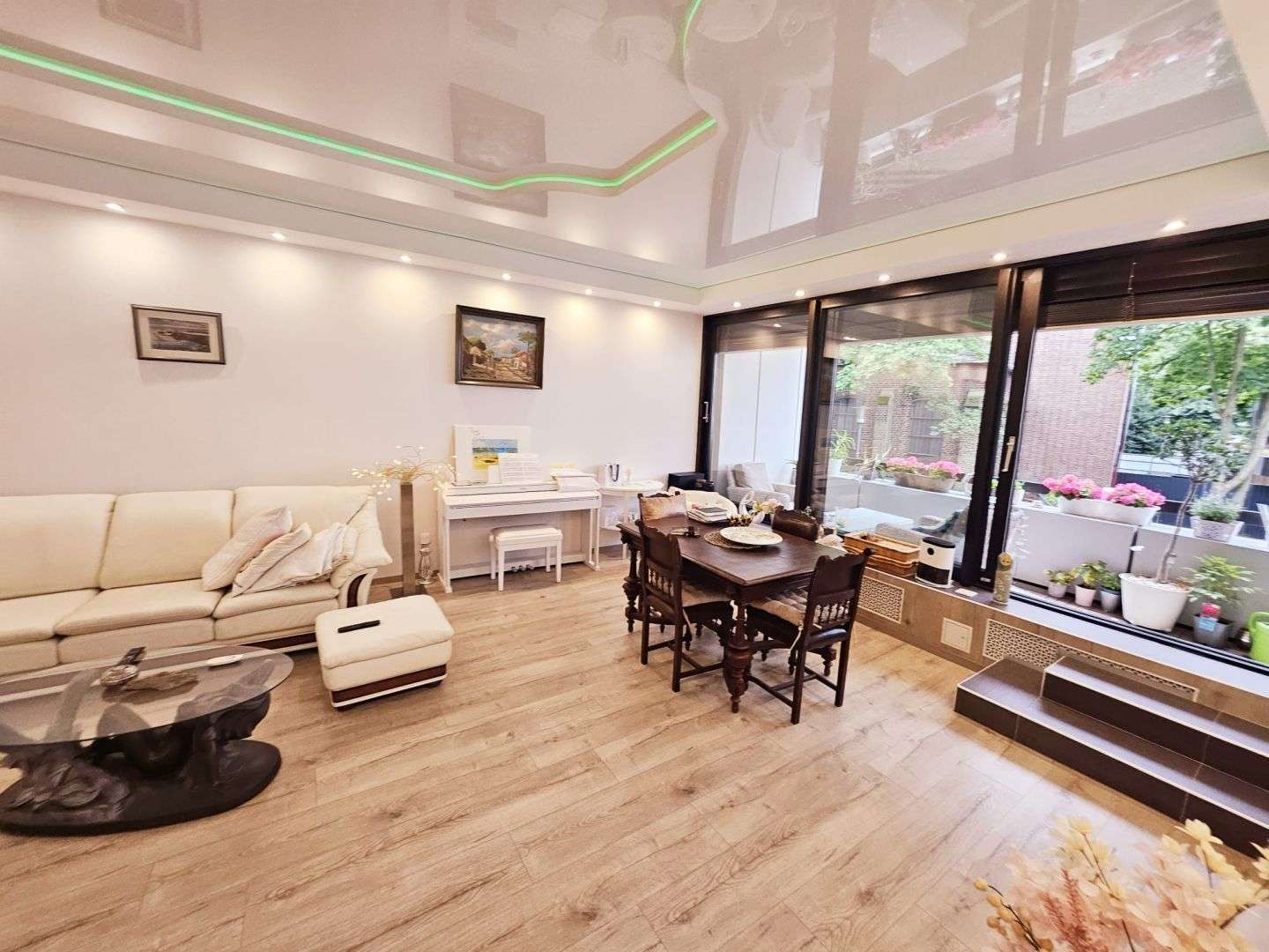 Thumbnail-Wohnung zum Kaufen in Mönchengladbach 190.000,00 € 131.9 m²