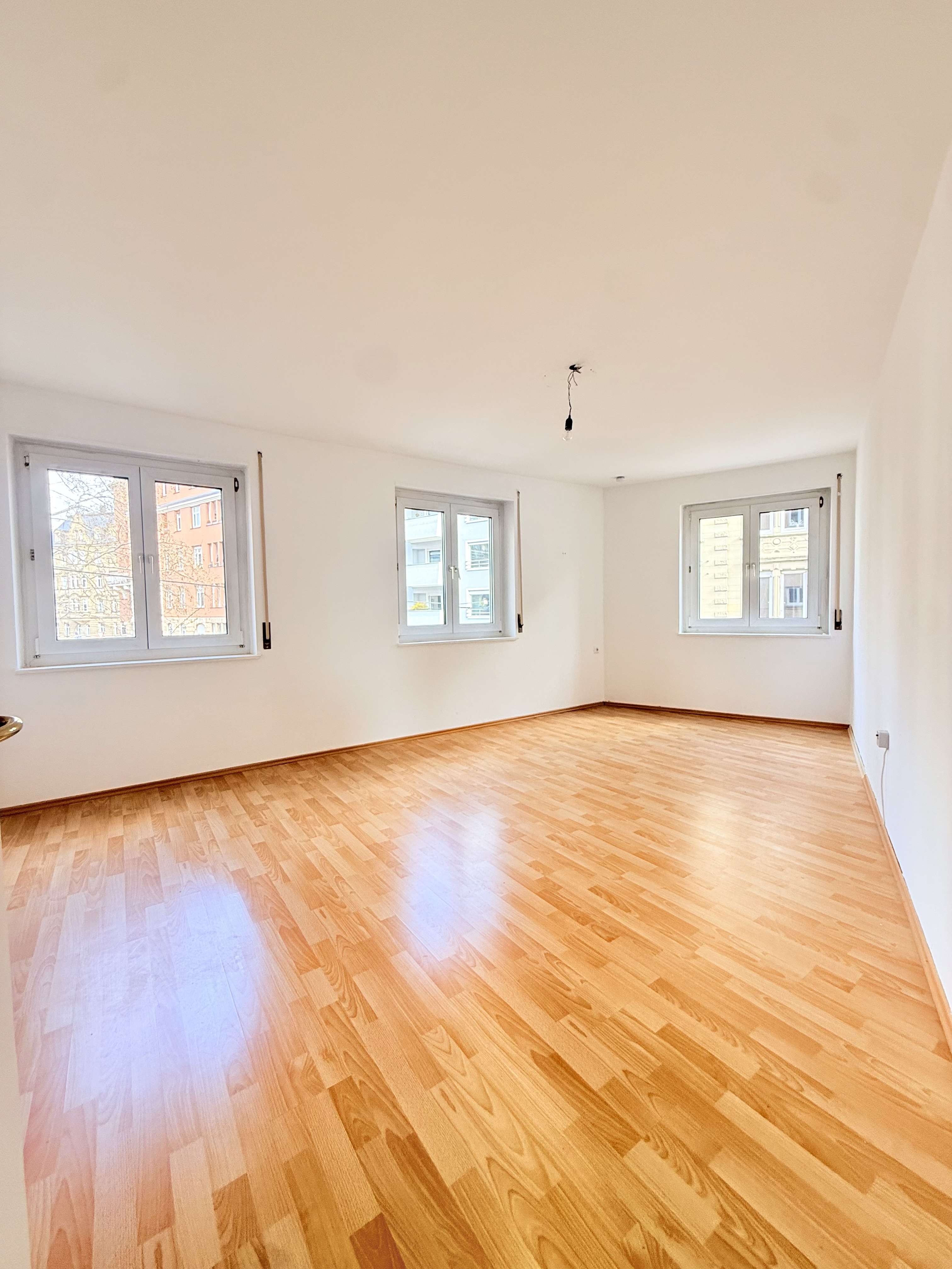 Thumbnail-Wohnung zum Kaufen in Stuttgart 335.000,00 € 77 m²