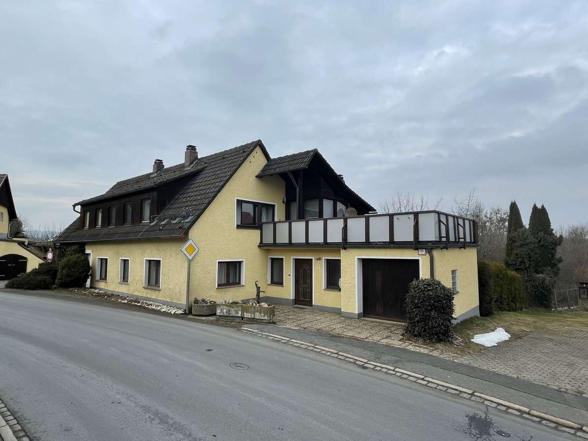 Thumbnail-Haus zum Kaufen in Krummennaab Thumsenreuth 149.000,00 € 160 m²