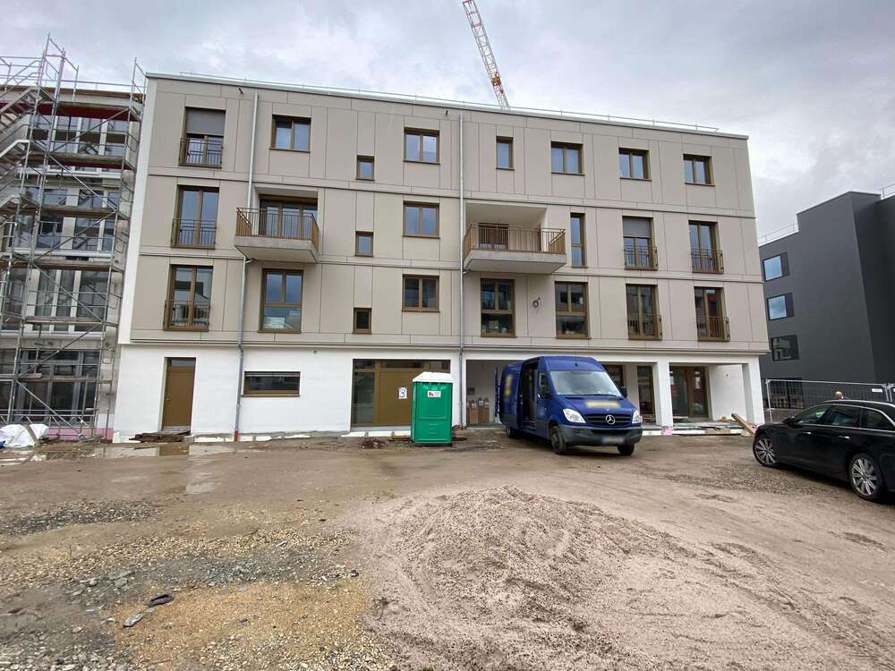 Thumbnail-Einzelhandel in Kirchheim 3.900,00 € 270.48 m²