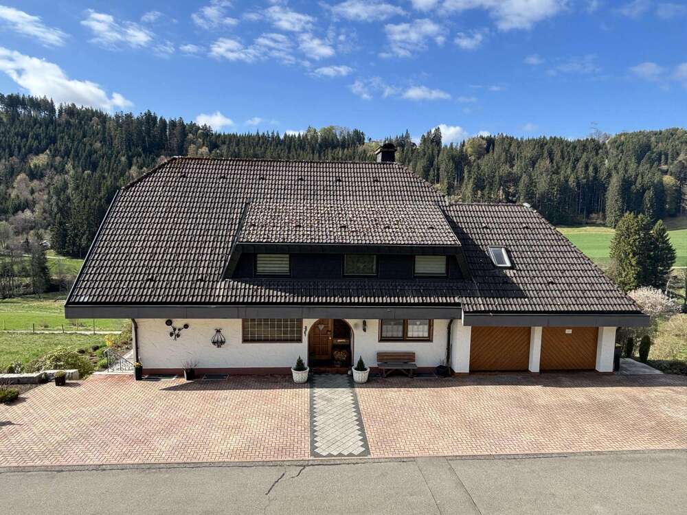 Thumbnail-Haus zum Kaufen in Lenzkirch 480.000,00 € 250 m²