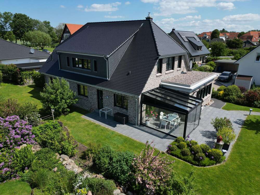 Thumbnail-Haus zum Kaufen in Elmenhorst 1.500.000,00 € 288 m²