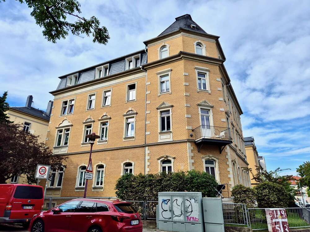 Thumbnail-Wohnung zum Kaufen in Dresden 215.000,00 € 82 m²