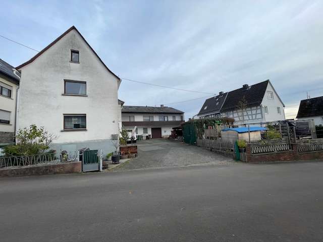 Thumbnail-Haus zum Kaufen in Görgeshausen 365.000,00 € 250 m²