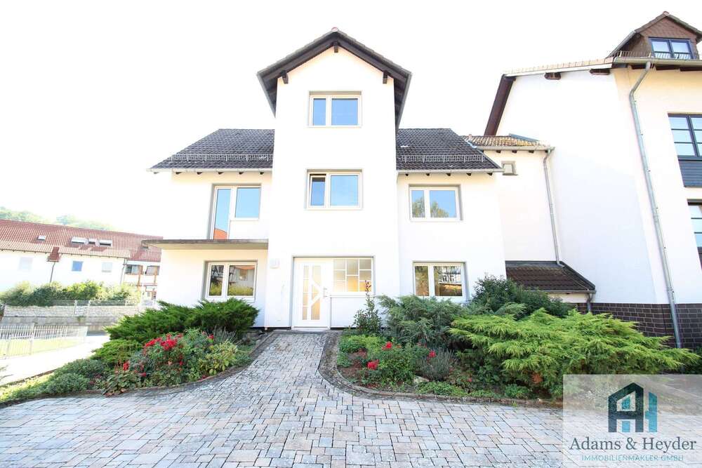 Thumbnail-Haus zum Kaufen in Knüllwald 150.000,00 € 230 m²