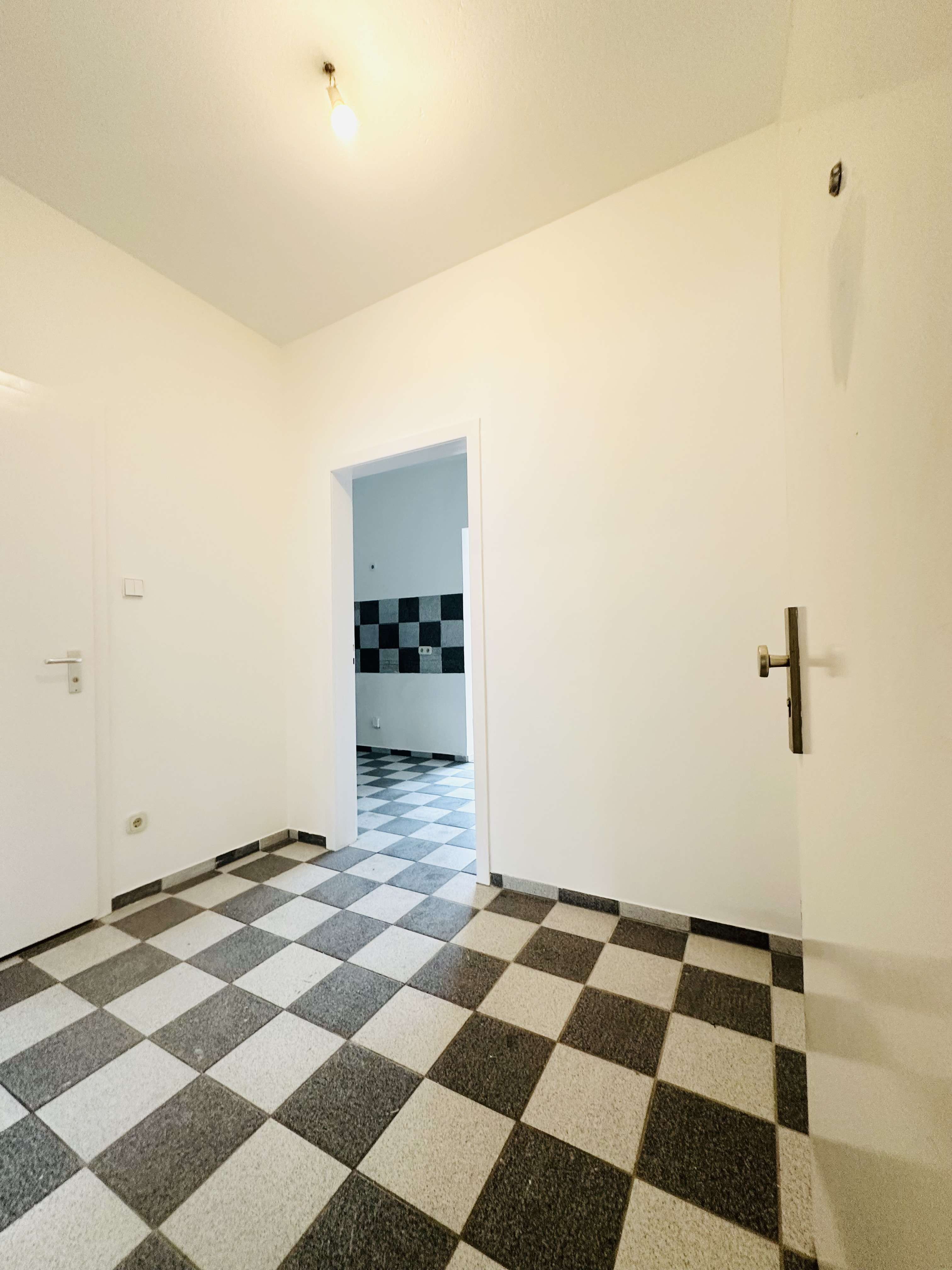 Thumbnail-Wohnung zum Kaufen in Düsseldorf 154.000,00 € 41 m²