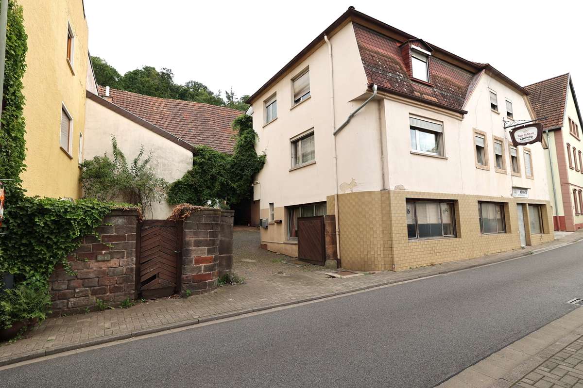 Thumbnail-Haus zum Kaufen in Landstuhl 250.000,00 € 360 m²