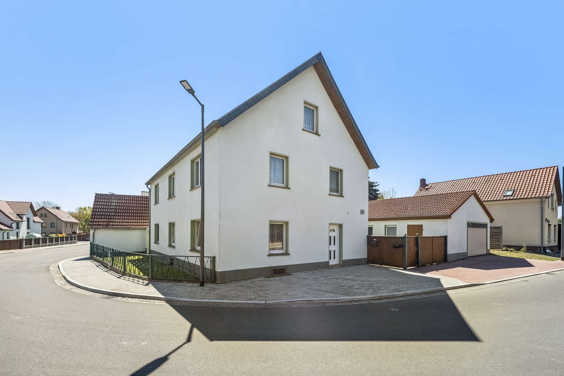 Thumbnail-Haus zum Kaufen in Rötha OT: Oelzschau 238.500,00 € 180 m²