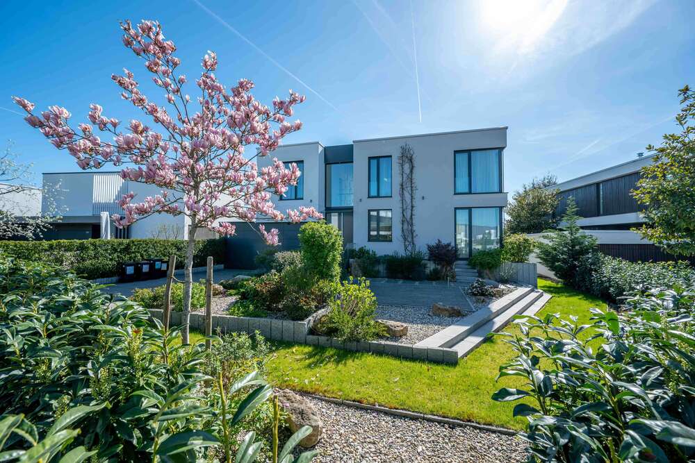 Thumbnail-Haus zum Mieten in Frankfurt am Main 9.750,00 € 343 m²