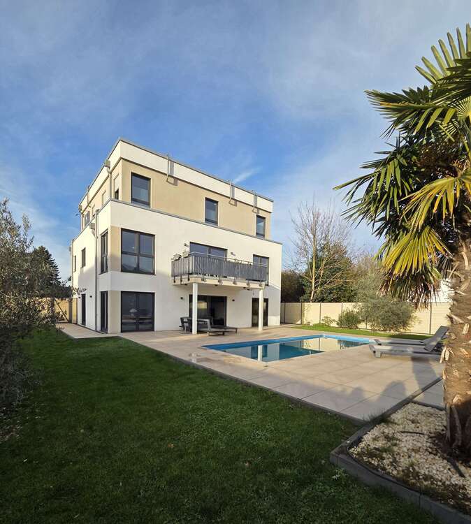 Thumbnail-Haus zum Kaufen in Grevenbroich - Wevelinghoven 1.850.000,00 € 320 m²