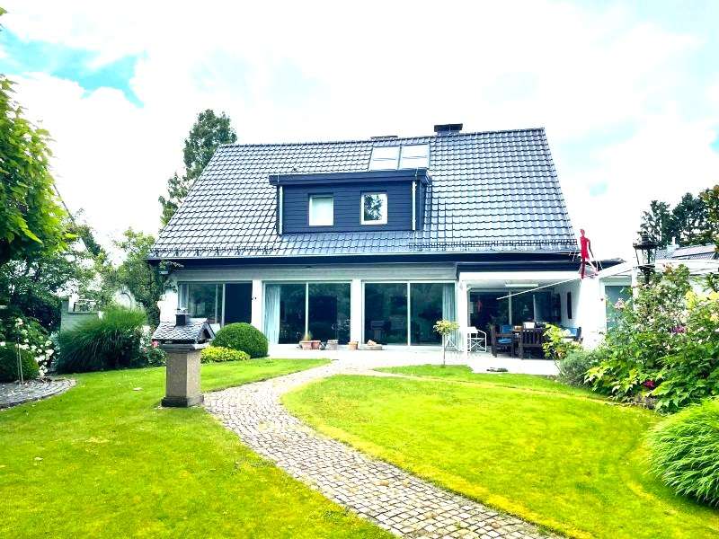 Thumbnail-Haus zum Kaufen in Krefeld 1.190.000,00 € 210 m²