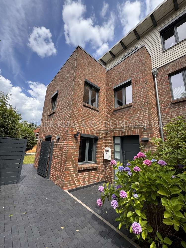 Thumbnail-Haus zum Mieten in Hamburg 4.200,00 € 210 m²