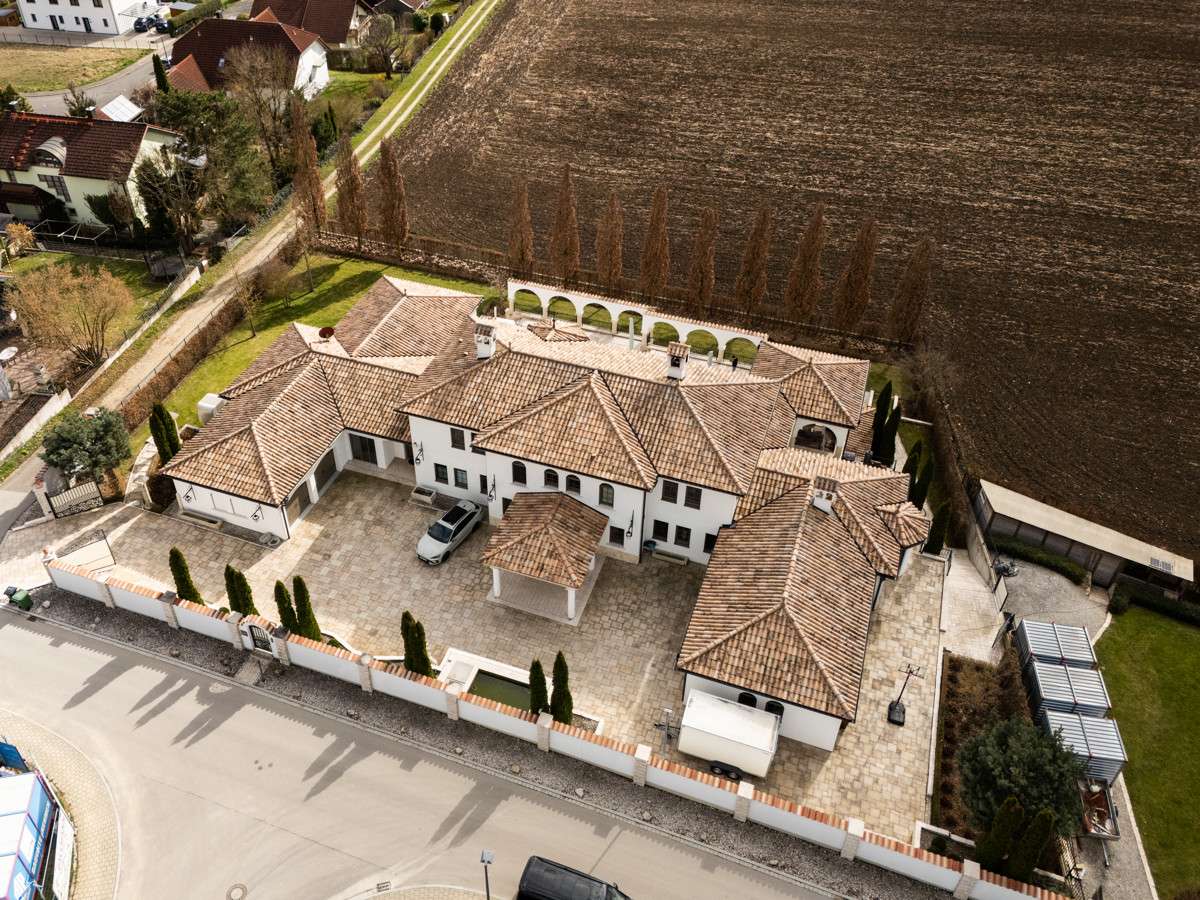 Thumbnail-Haus zum Kaufen in Großmehring 1.990.000,00 € 478 m²