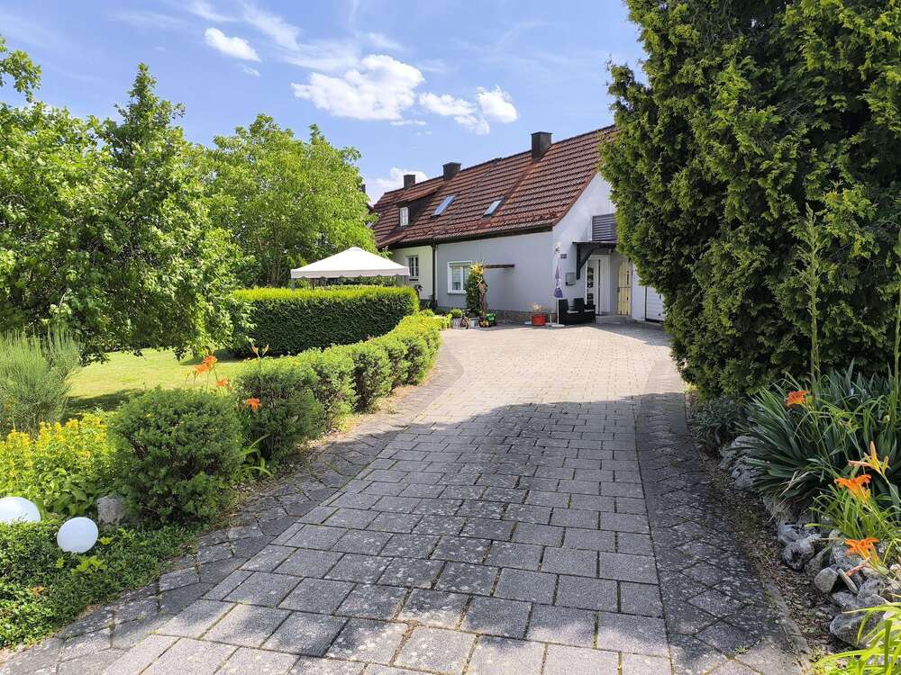 Thumbnail-Haus zum Kaufen in Eckersdorf 269.000,00 € 100 m²