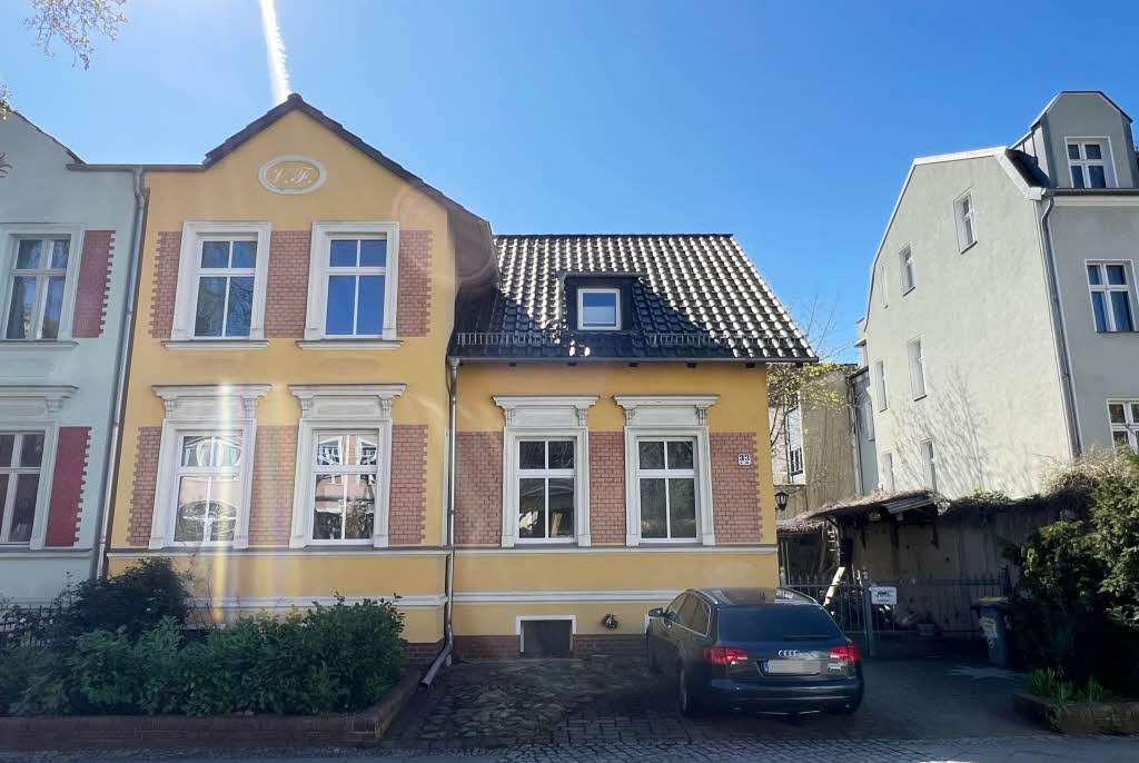 Thumbnail-Haus zum Kaufen in Berlin-Karlshorst 760.000,00 € 166 m²