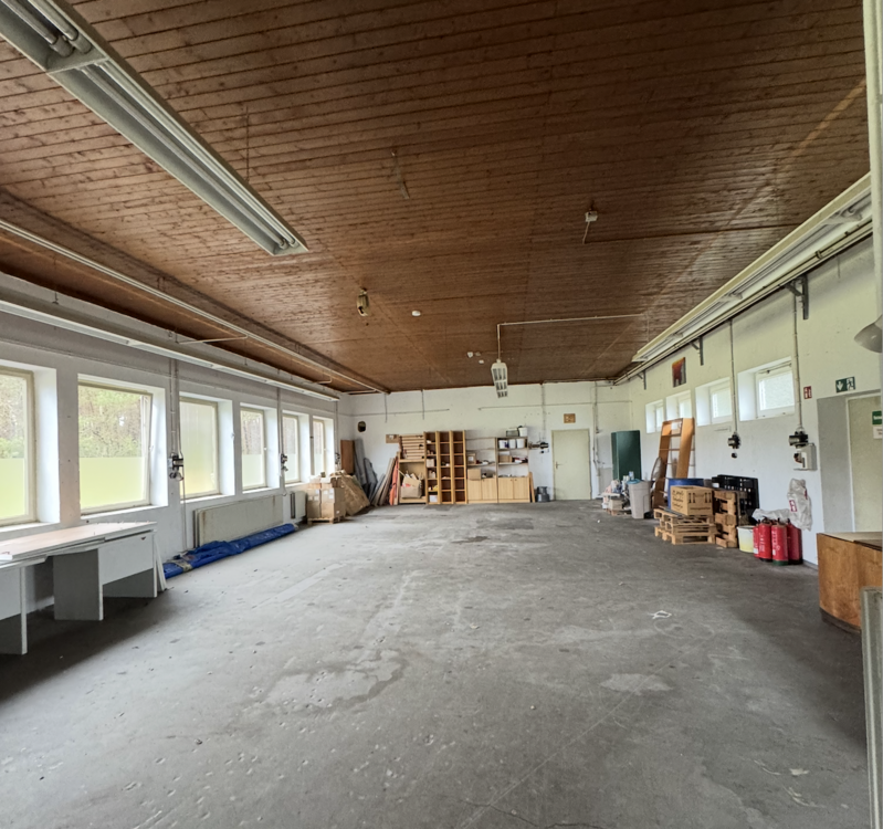 Thumbnail-Halle in Nordrhein-Westfalen - Oerlinghausen 675,00 € 270 m²