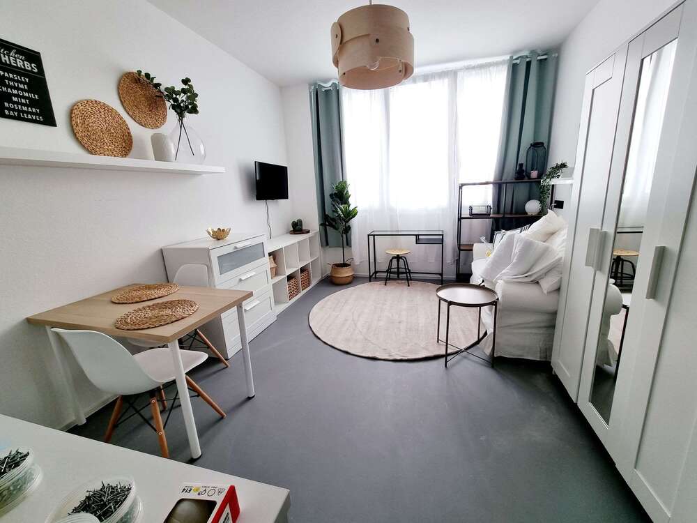 Thumbnail-Wohnung zum Mieten in Stuttgart 940,00 € 23.07 m²
