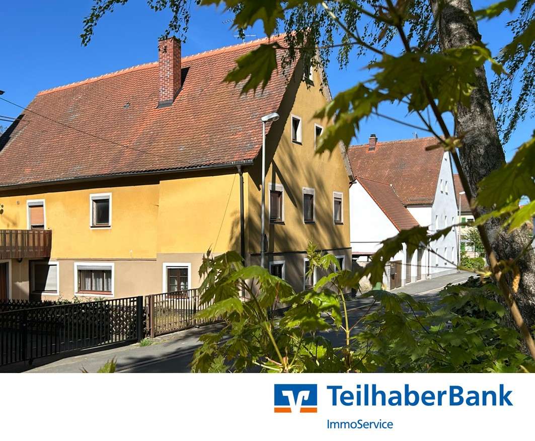 Thumbnail-Haus zum Kaufen in Erlangen Frauenaurach 287.000,00 € 236 m²