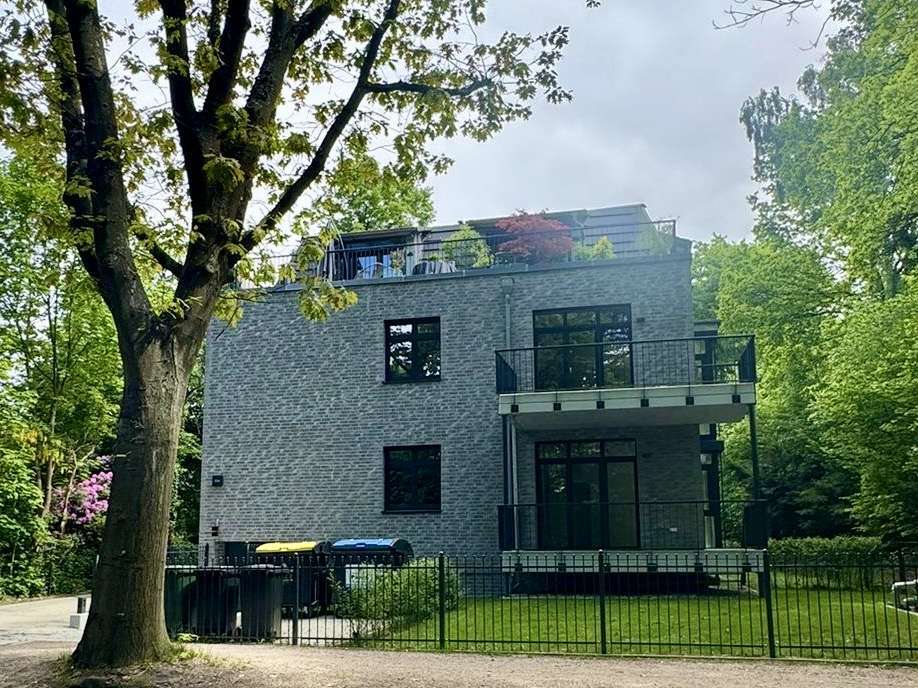Thumbnail-Wohnung zum Mieten in Hamburg 2.330,00 € 146.5 m²
