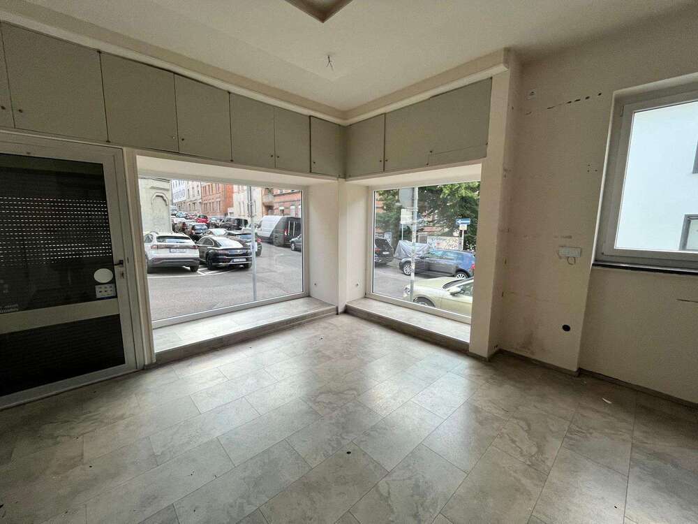 Thumbnail-Einzelhandel in Stuttgart 900,00 € 80 m²