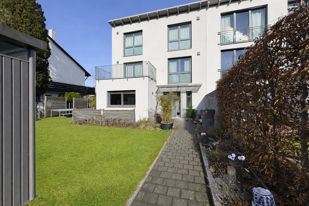 Thumbnail-Haus zum Kaufen in Ottobrunn 1.590.000,00 € 165 m²