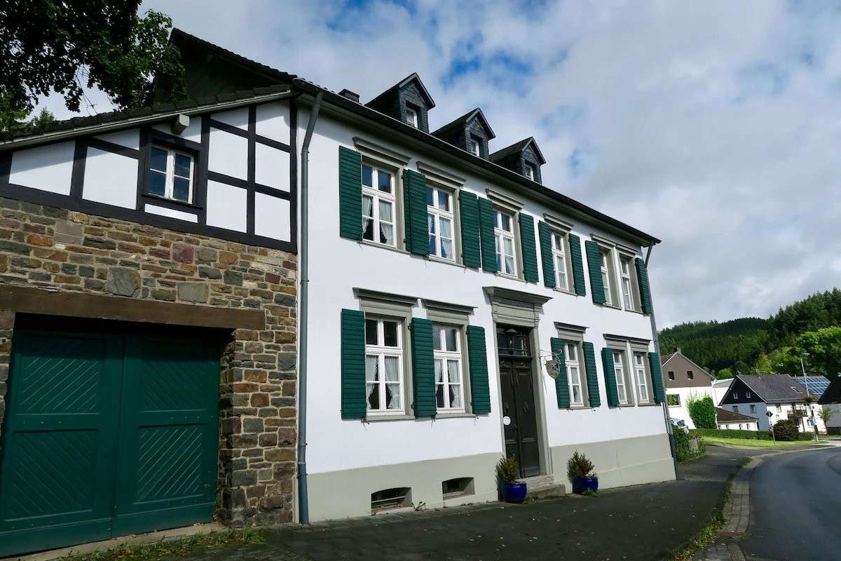 Thumbnail-Haus zum Kaufen in Hellenthal 490.000,00 € 480 m²