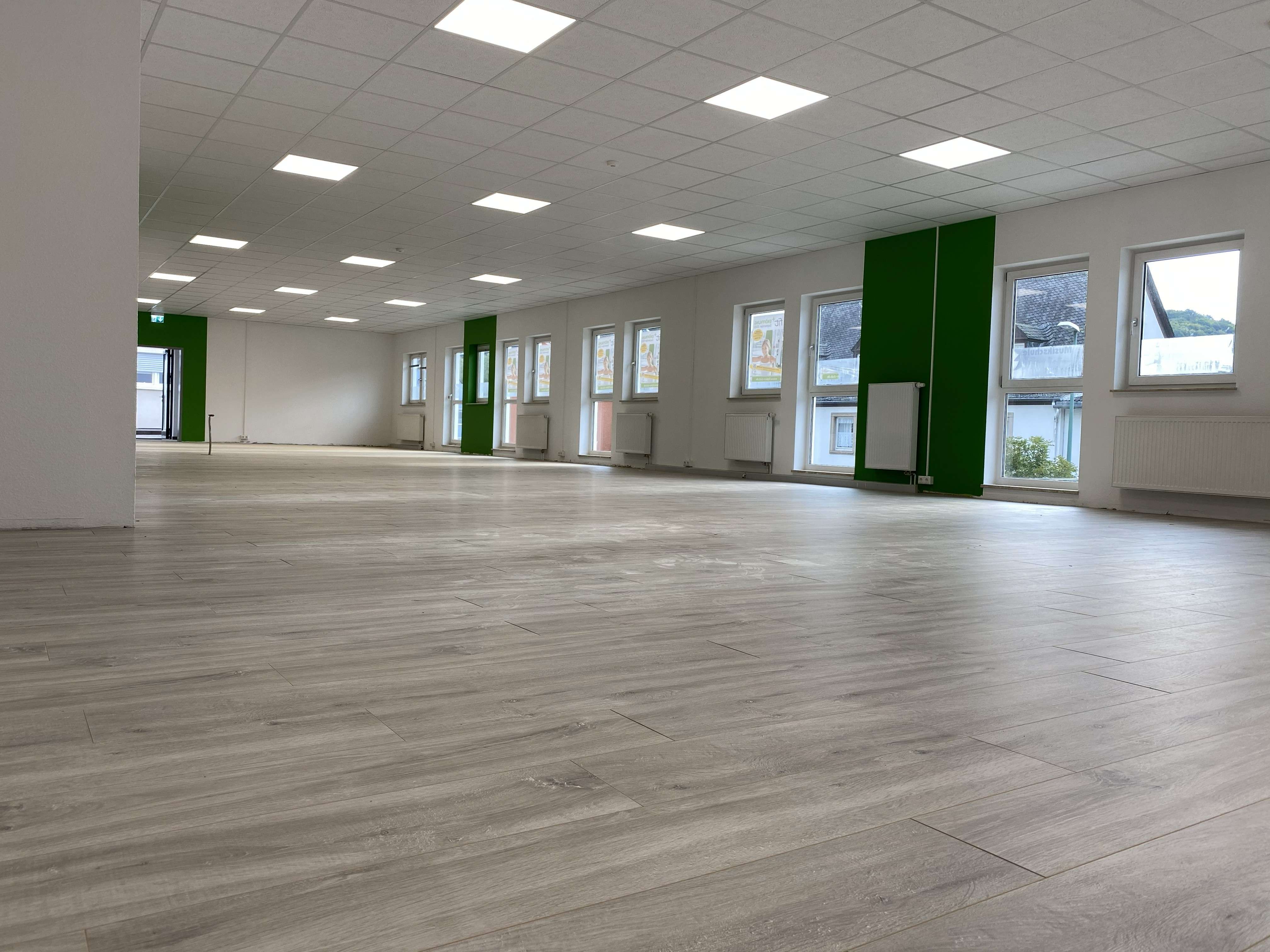 Thumbnail-Büro in Daun 1.808,00 € 226 m²