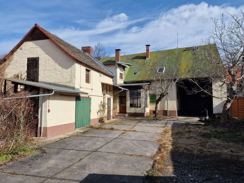 Thumbnail-Haus zum Kaufen in Dessau-Roßlau 230.000,00 € 186.57 m²