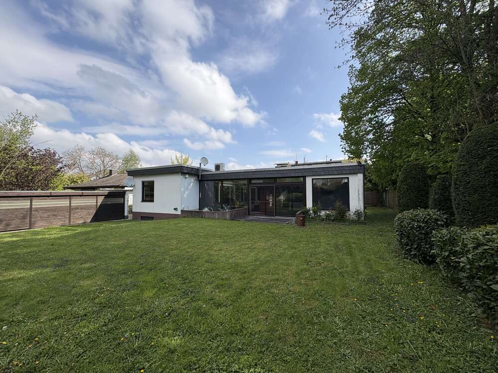 Thumbnail-Haus zum Kaufen in Niederhöchstadt 895.000,00 € 195 m²