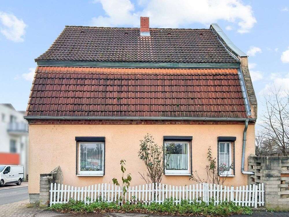 Thumbnail-Haus zum Kaufen in Braunsbedra 120.000,00 € 125.5 m²