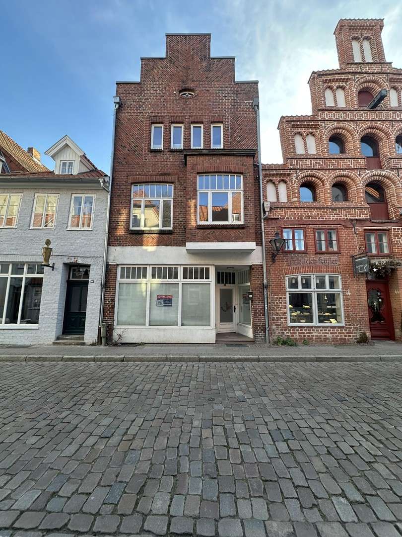 Thumbnail-Haus zum Kaufen in Lüneburg 649.000,00 € 198 m²