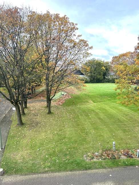 Thumbnail-Wohnung zum Kaufen in Duisburg Großenbaum 125.000,00 € 70 m²