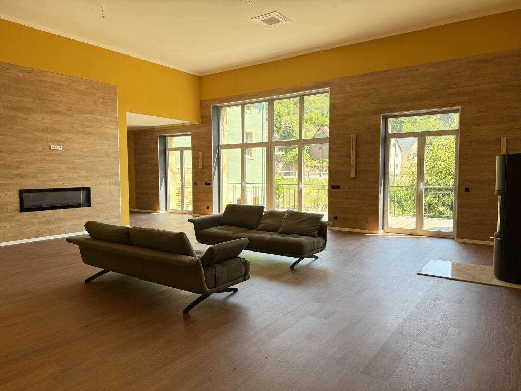 Thumbnail-Wohnung zum Mieten in Diesbar-Seußlitz 2.050,00 € 265 m²