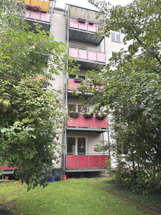 Thumbnail-Wohnung zum Mieten in Striesen West 865,00 € 82 m²