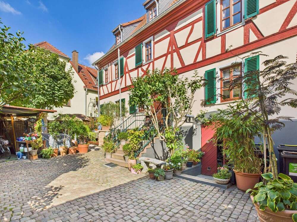 Thumbnail-Haus zum Kaufen in Wiesbaden 685.000,00 € 225 m²