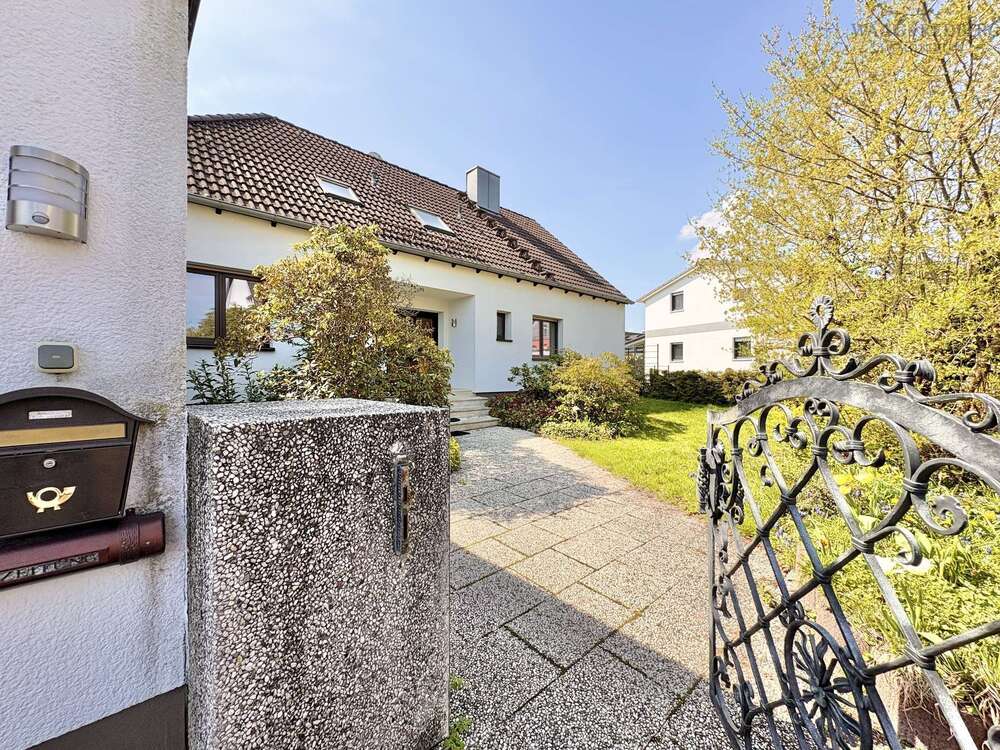 Thumbnail-Haus zum Kaufen in Cadolzburg 650.000,00 € 225 m²