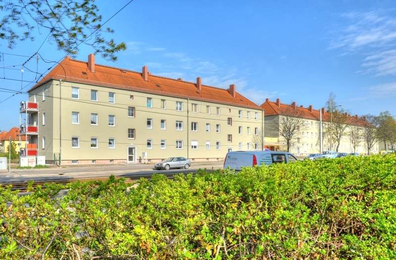 Thumbnail-Wohnung zum Mieten in Halle 402,90 € 52.46 m²