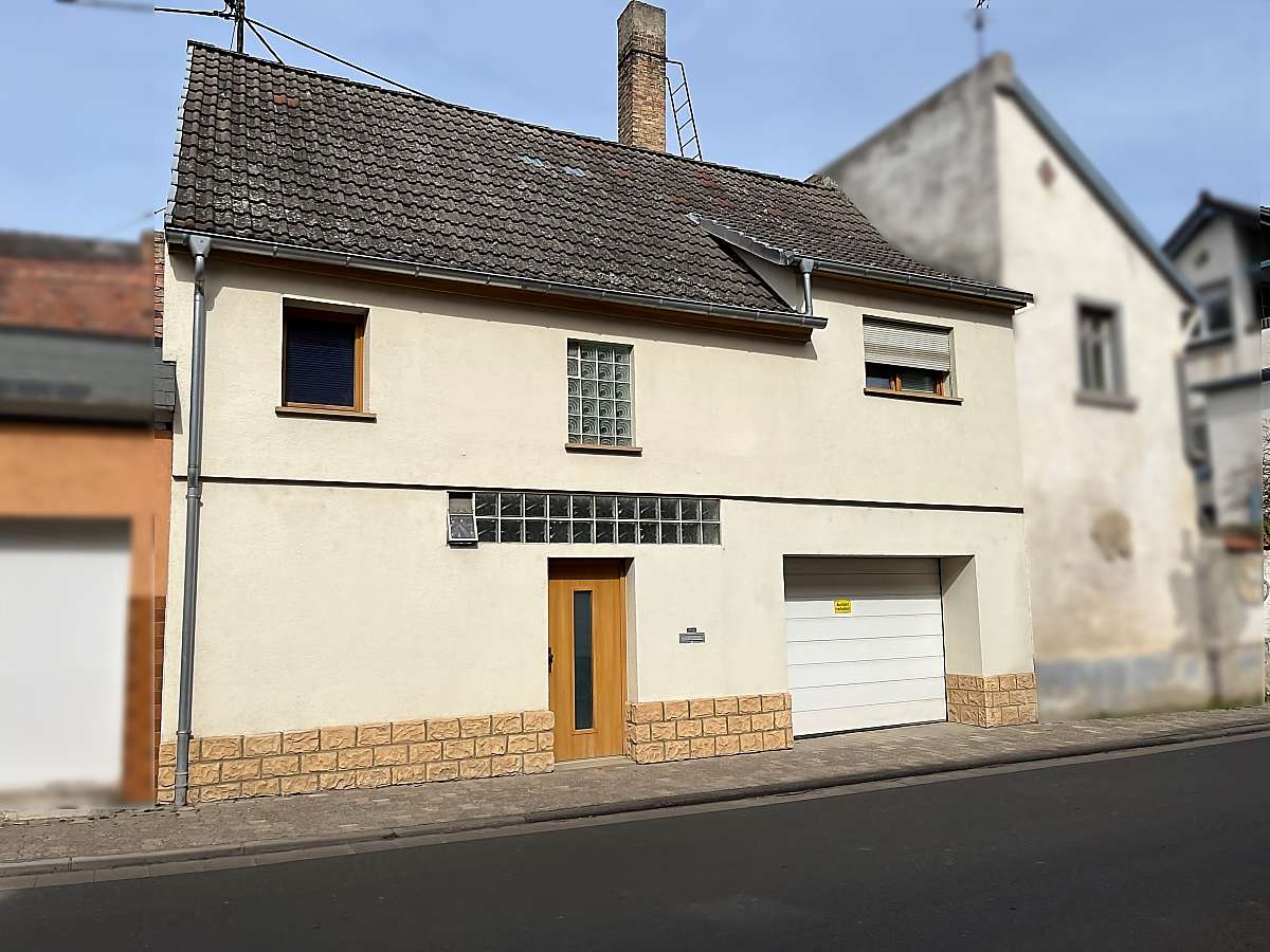 Thumbnail-Haus zum Kaufen in Nierstein-Schwabsburg 298.000,00 € 180 m²