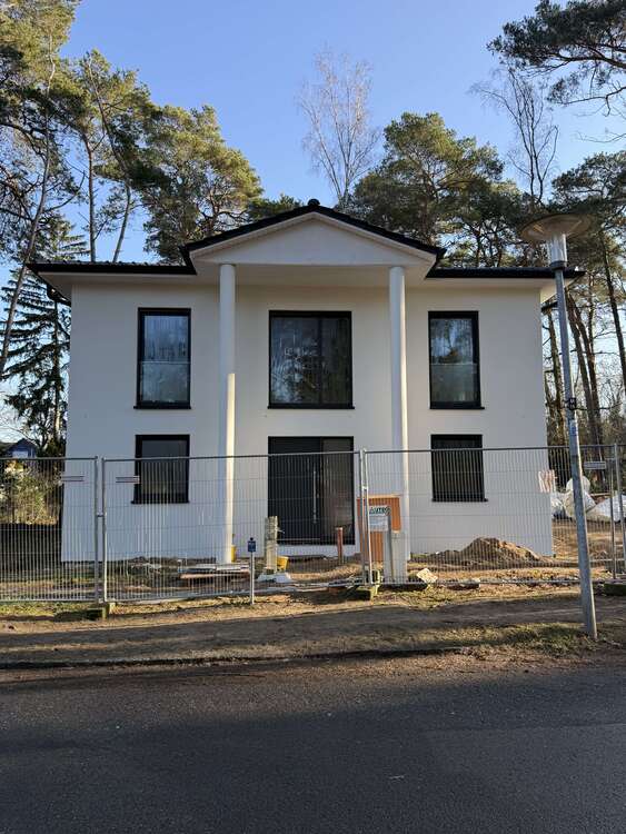 Thumbnail-Haus zum Kaufen in Brandenburg - Blankenfelde-Mahlow 990.000,00 € 198 m²