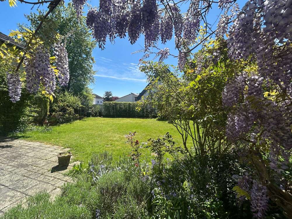 Thumbnail-Haus zum Kaufen in Frankfurt 1.490.000,00 € 230 m²