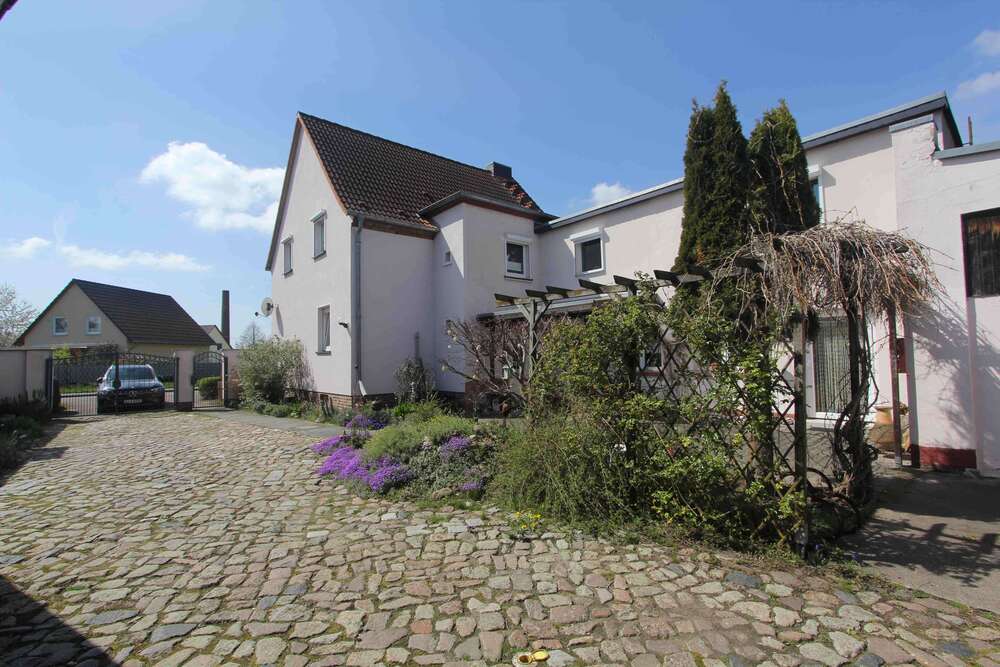 Thumbnail-Haus zum Kaufen in Kabelsketal OT Dölbau 300.000,00 € 163 m²