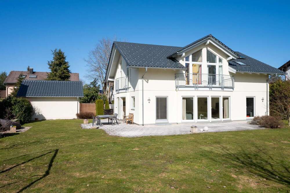 Thumbnail-Haus zum Kaufen in Sauerlach 1.990.000,00 € 243 m²