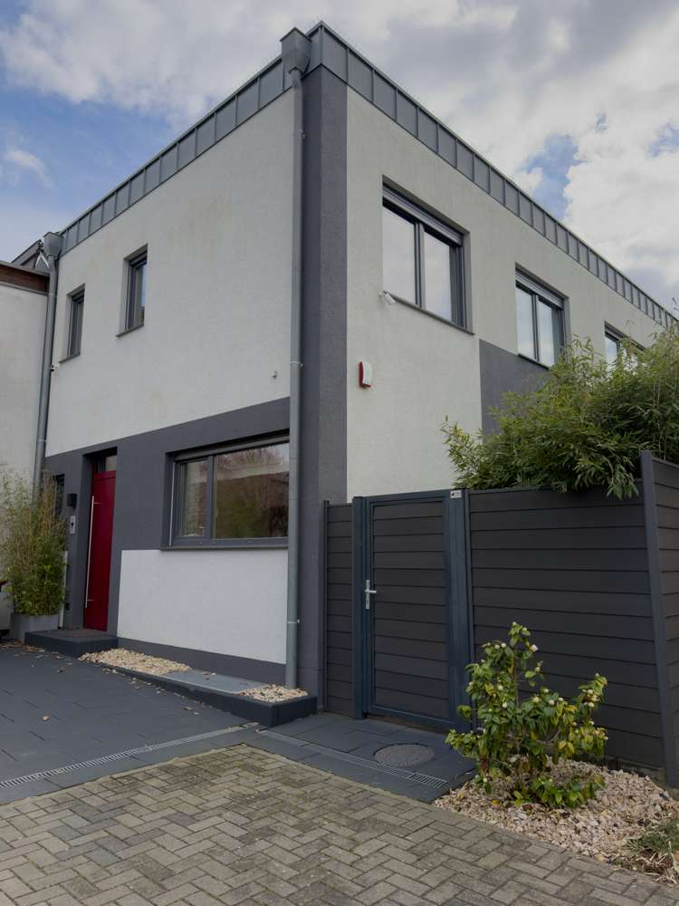 Thumbnail-Haus zum Kaufen in Krefeld Oppum 899.000,00 € 139.6 m²