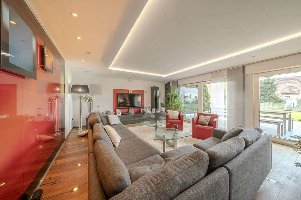 Thumbnail-Wohnung zum Mieten in Schloß Holte-Stukenbrock 2.000,00 € 260 m²